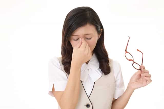 メガネの鼻あての痛み、ずり落ちを防止する方法。便利グッズの紹介 | 零式ゲノムブログ